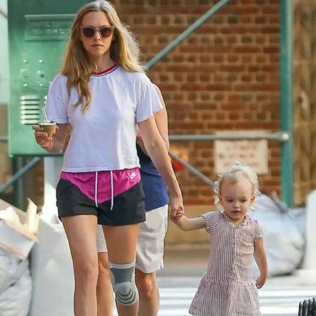 Nina Sadoski Seyfried was spotted with her mother